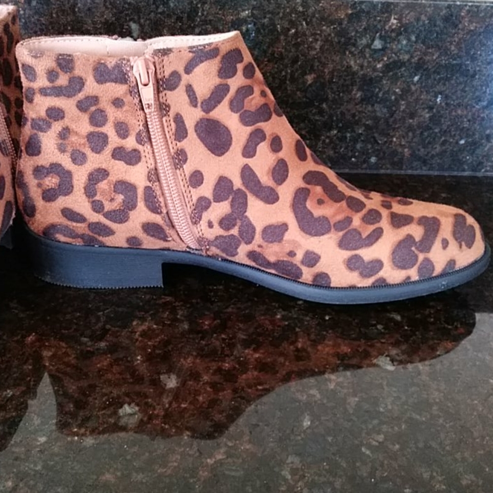 Time and Tru Faux Suede Cheetah Ankle Booties Size 8 - Picture 6 of 12